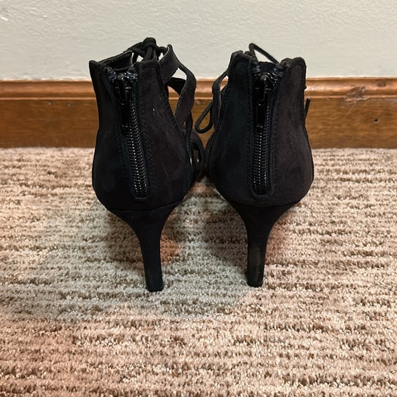 Black lace up heels - Picture 2 of 3